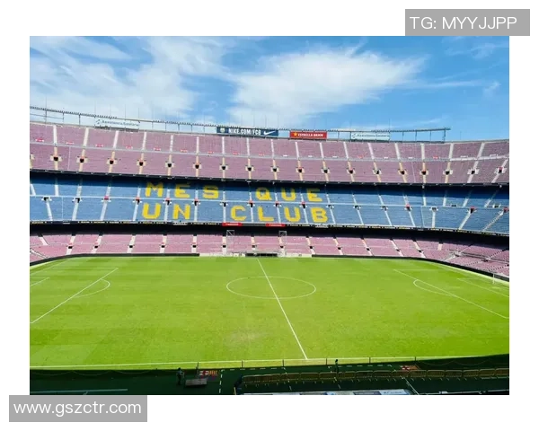 足球星瓶探索:揭秘球场背后的明星物品与文化符号 足球星瓶探索:揭秘球场背后的明星物品与文化符号