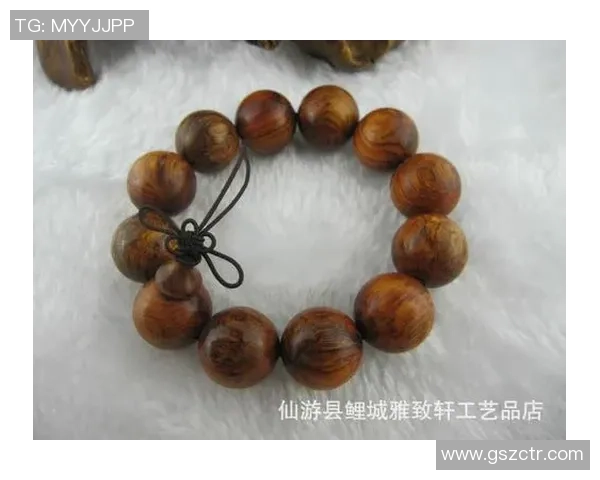 精美足球金边摆件呈现球星风采 精致工艺与经典设计完美结合 精美足球金边摆件呈现球星风采 精致工艺与经典设计完美结合